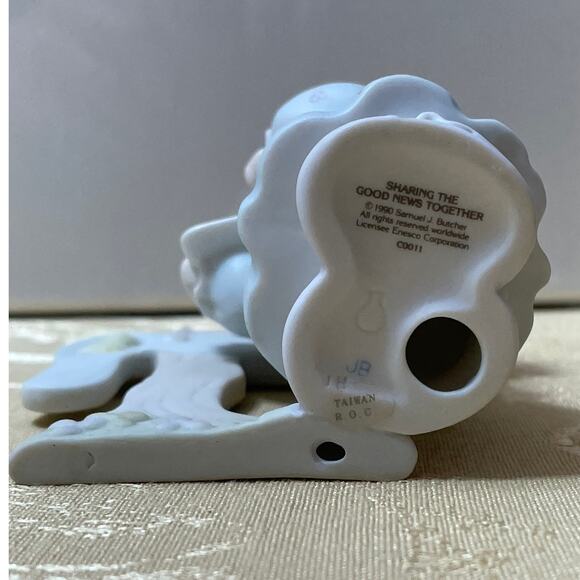 Precious Moments Figurine Sharing the Good News Together 1990 #C0111 Collectors - Picture 5 of 8